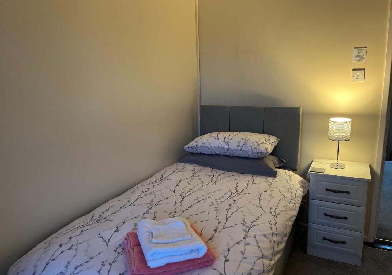 3 Bedroom Apartment, Ballymena, The Wee Stop Gap Εξωτερικό φωτογραφία